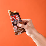 PBfit detalle de la cobertura de cacao realzando el sabor y la indulgencia