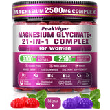 PeakVigor mujer masticando gominola en ambiente relajado, apoyo al descanso