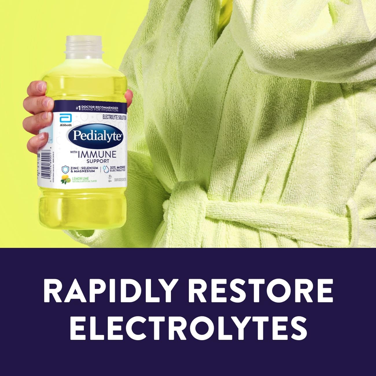 Pedialyte servido en vaso en uso familiar para rehidratación rápida