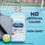 Pedialyte en mano de deportista para rápida reposición de electrolitos