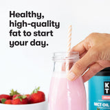 Envase Perfect Keto en mano para comparar tamaño y portabilidad práctica