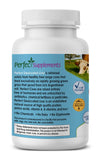 Perfect Supplements cápsulas sostenidas en mano para comparar tamaño y dosis