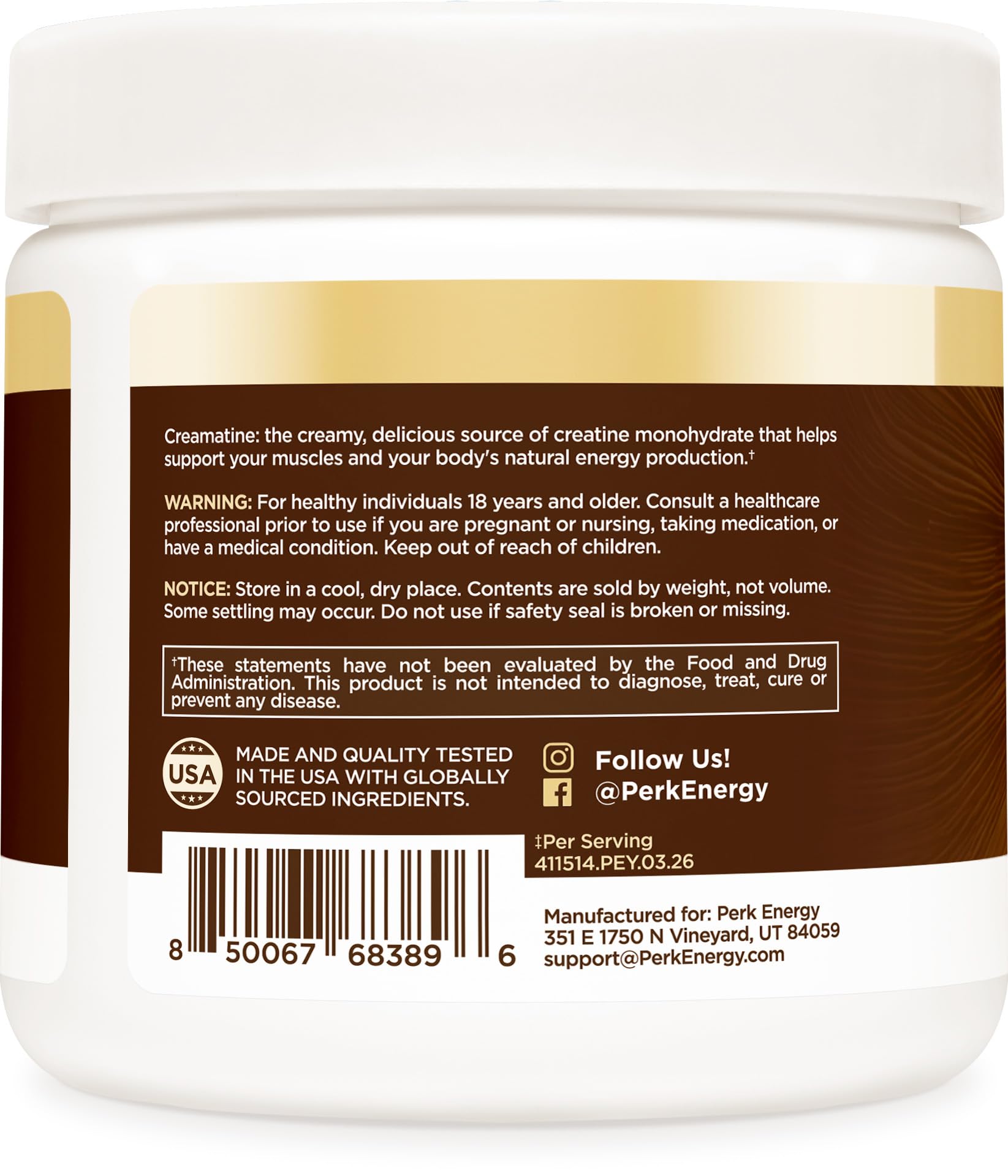 Perk Creamatine junto a una mano para comparar tamaño y porciones del envase