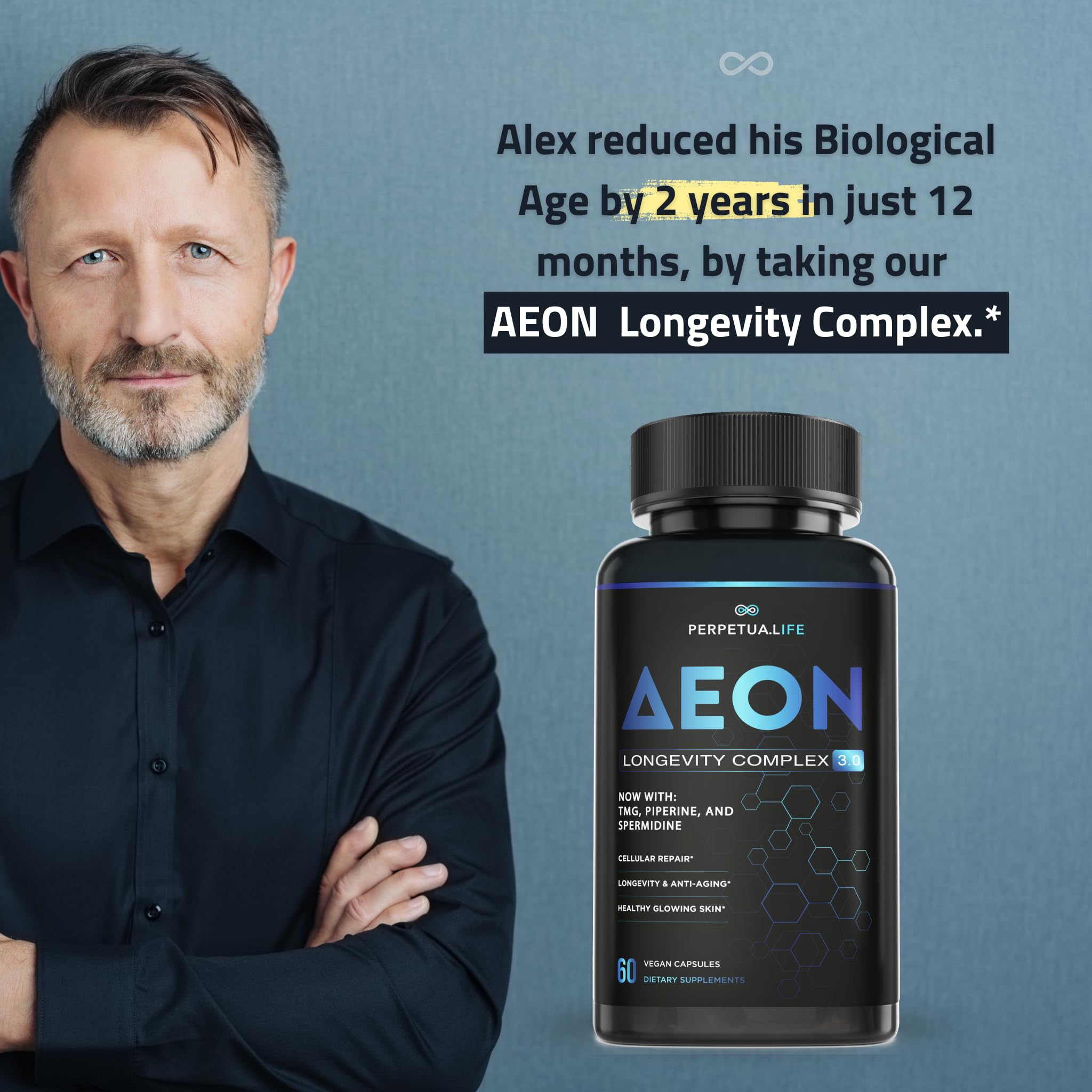PERPETUA.LIFE cápsula AEON en mano para comparar tamaño real