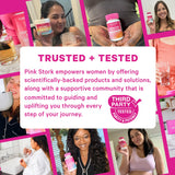 Pink Stork mano sosteniendo gomita, muestra porción práctica en movimiento