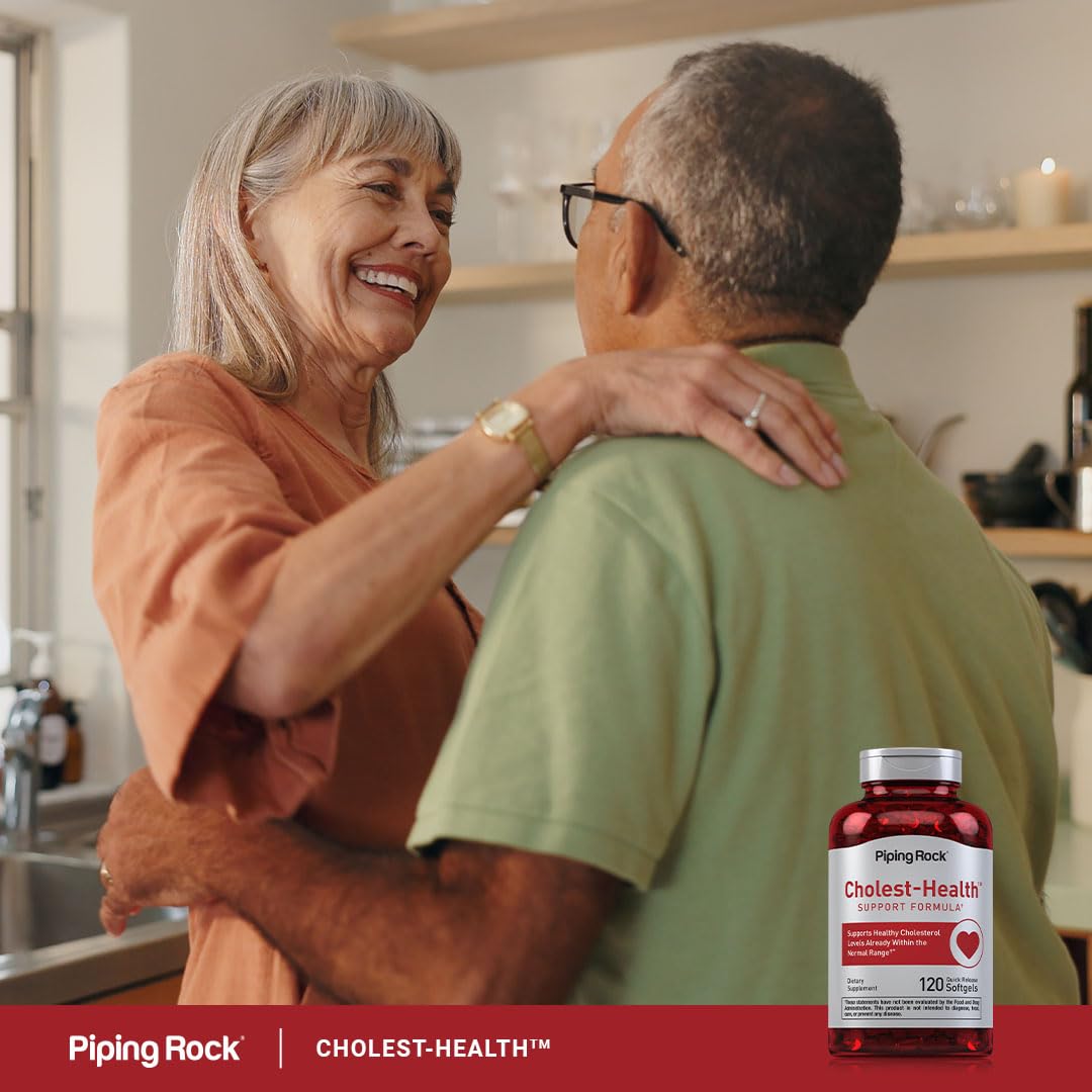 Piping Rock softgels junto a una botella de agua en rutina diaria