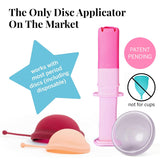 Pixie Cup aplicador en mano con uñas largas para inserción sin contacto