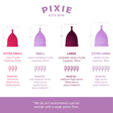 Escena lifestyle con Pixie Cup en bolsa de playa mostrando libertad y movimiento