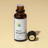 Plant Therapy etiqueta con sello USDA Organic y certificado en primer plano