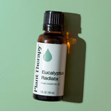 Plant Therapy aplicación tópica en pecho con Eucalyptus Radiata para sensación reconfortante
