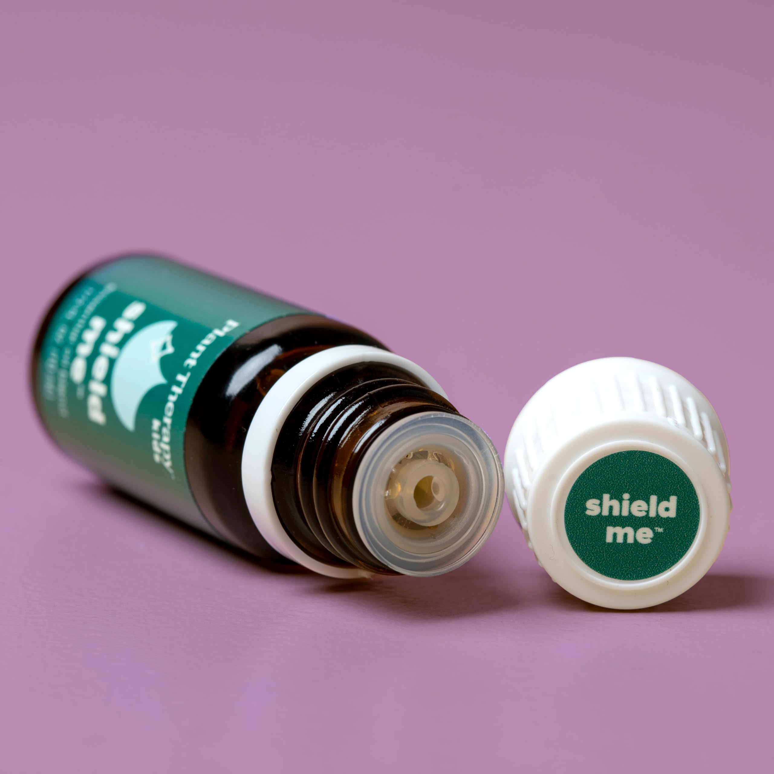 Plant Therapy comparación de tamaño 10 mL junto a objeto cotidiano para escala
