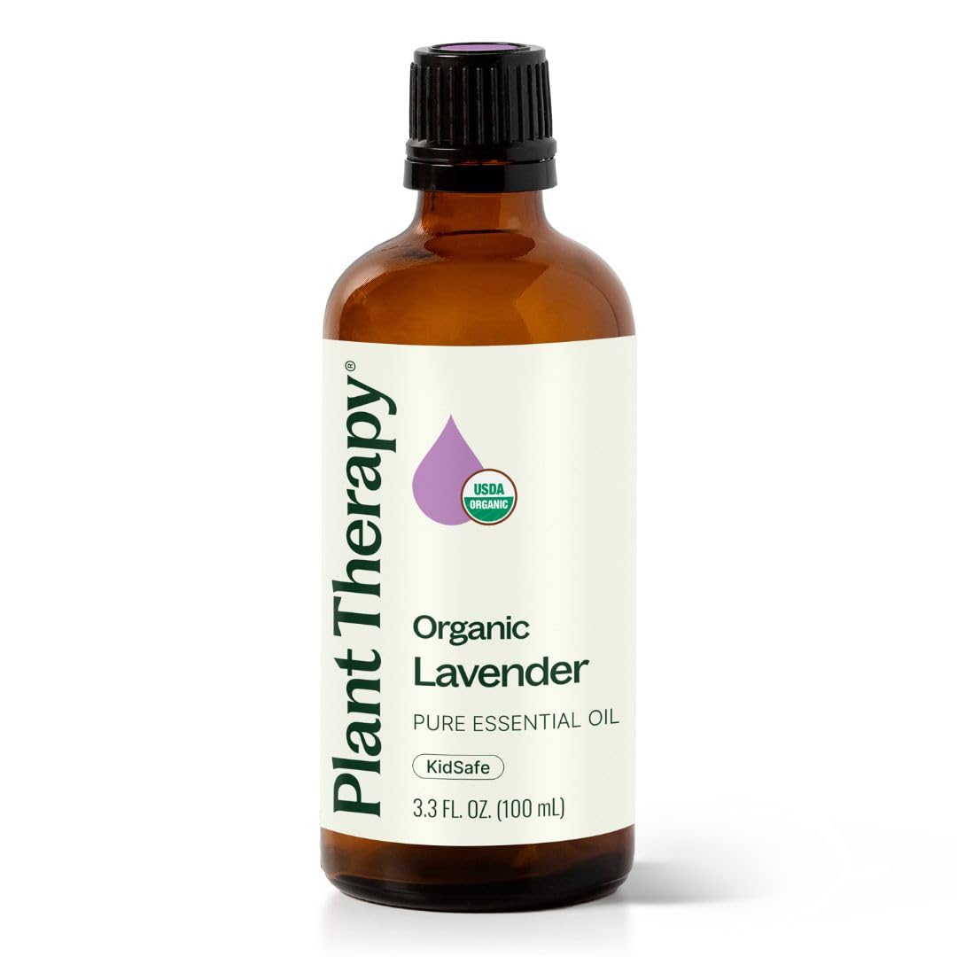 Plant Therapy botella junto a flores de lavanda secas, refleja origen natural