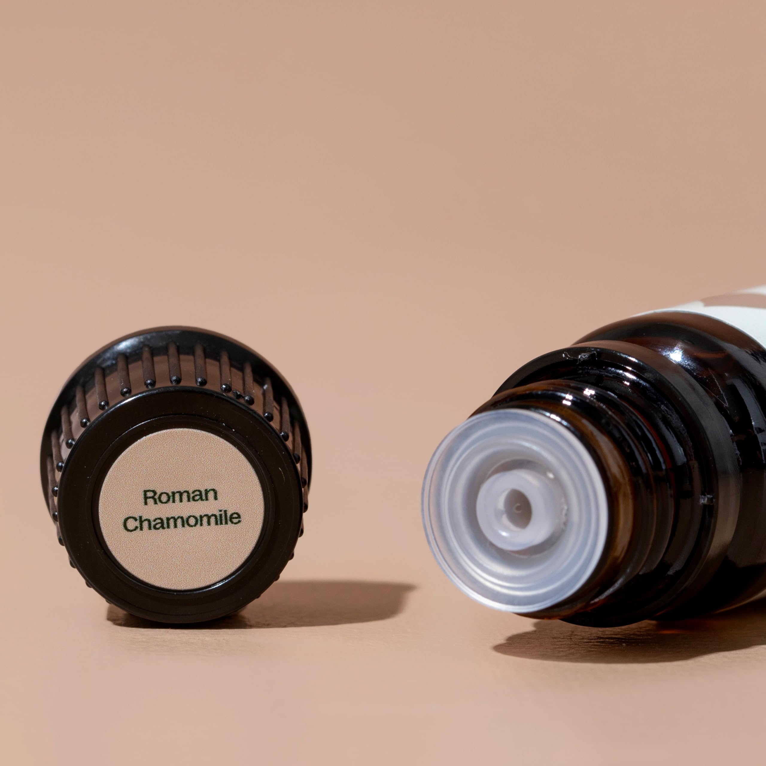 Plant Therapy frasco junto a moneda para mostrar tamaño portátil