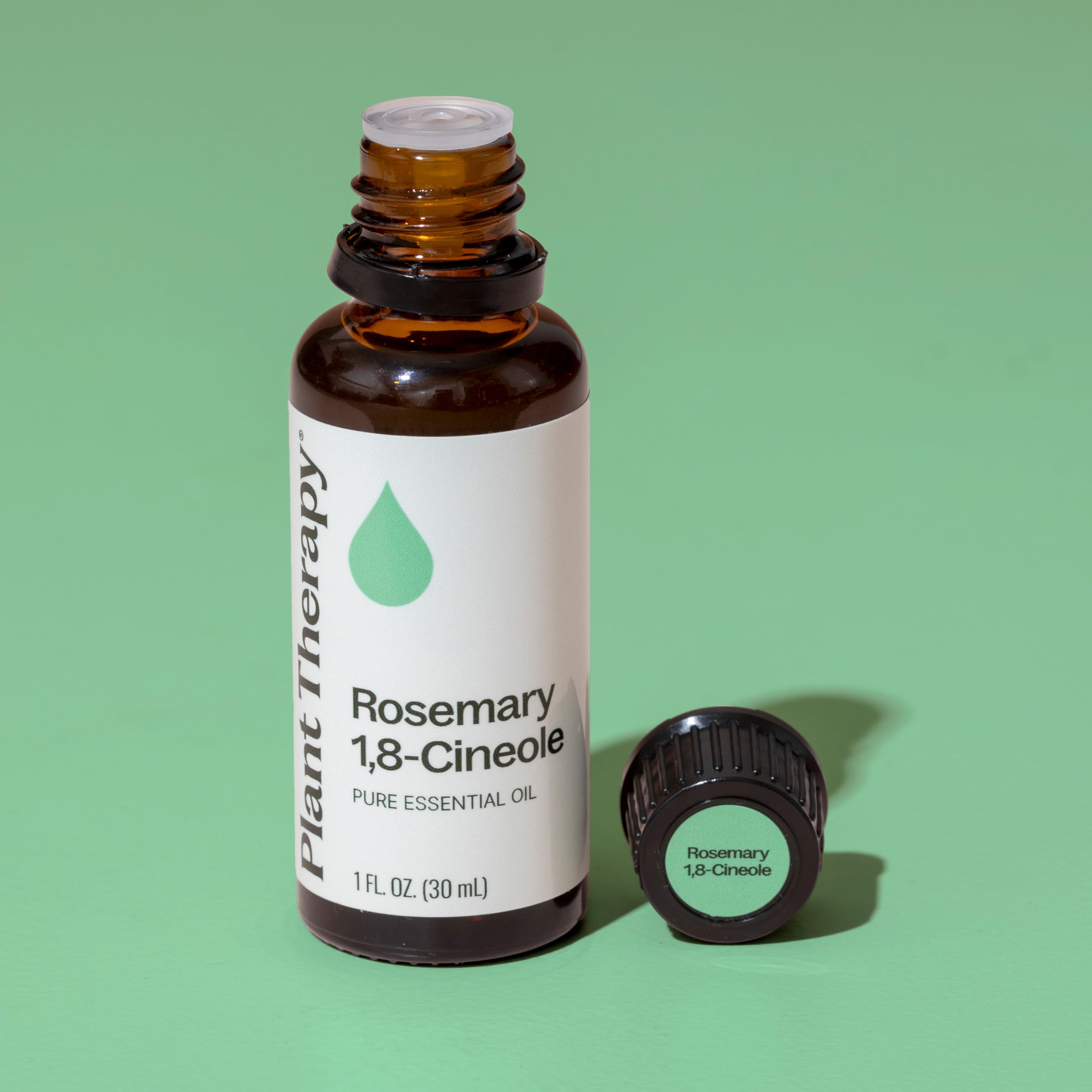 Frasco de 30 ml de Plant Therapy junto a objetos para ver la escala real del producto