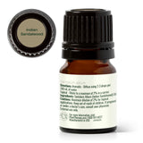Plant Therapy botella junto a almohada en escena nocturna para rutina de descanso