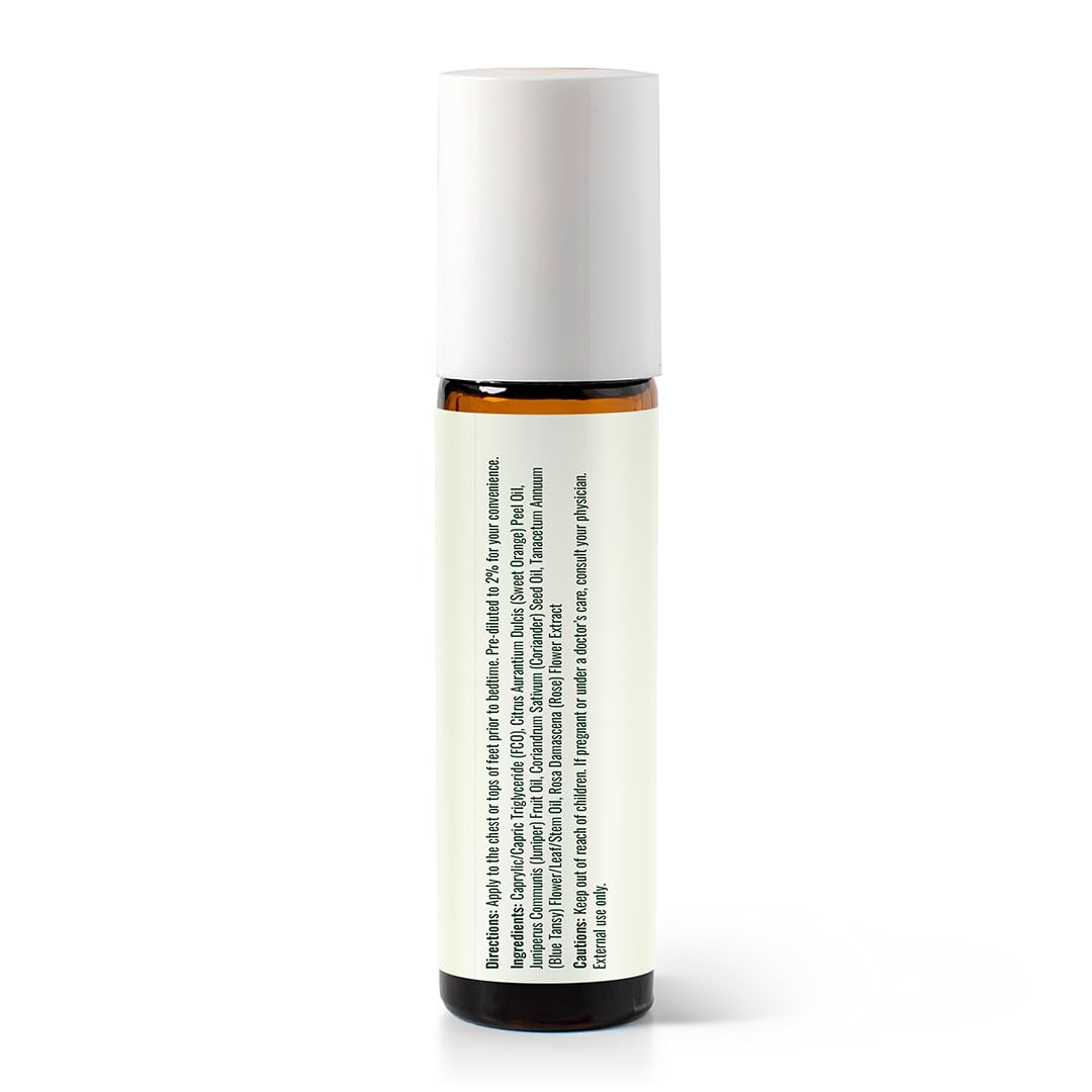 Plant Therapy roll-on en manos de padre integrándolo en rutina nocturna