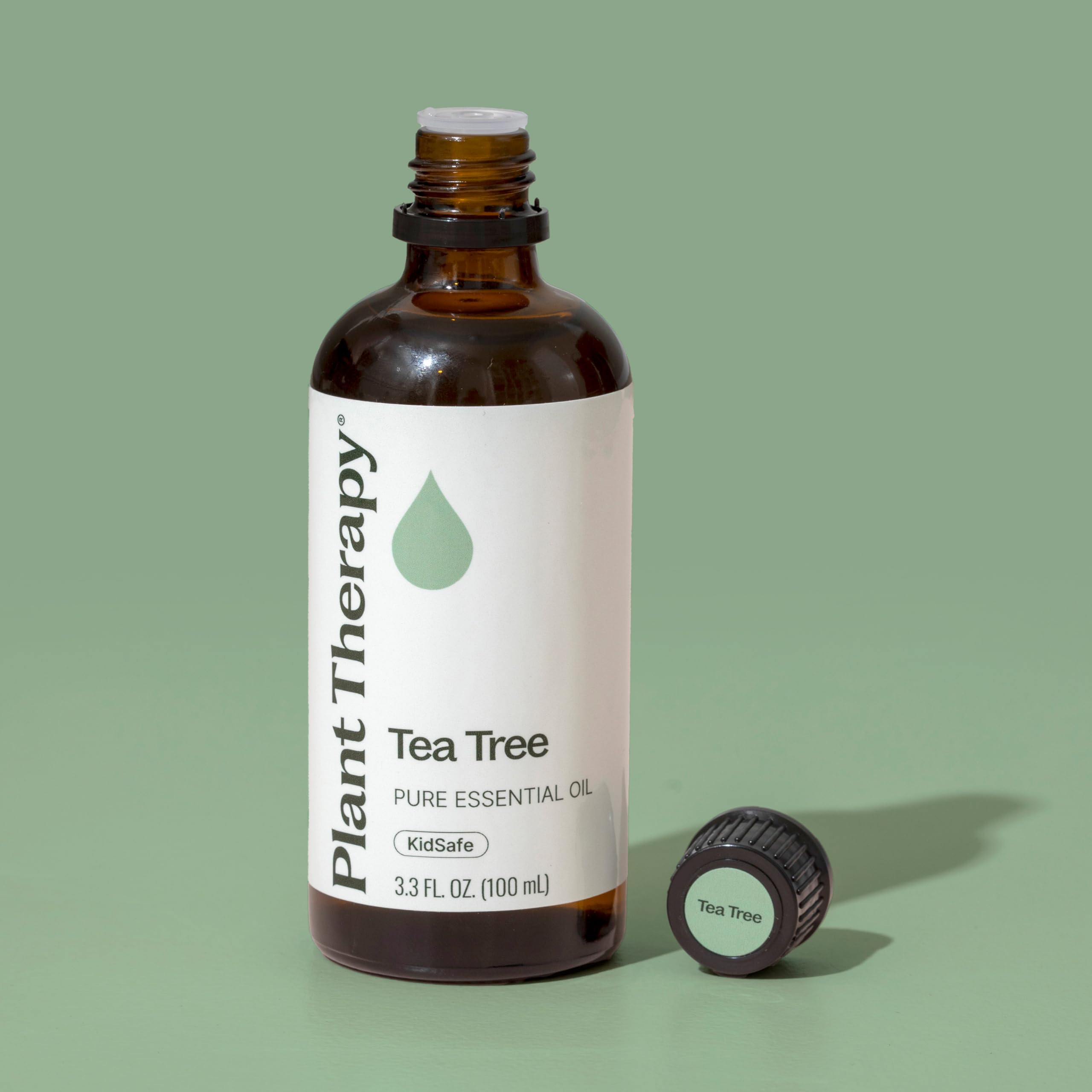 Spray casero de limpieza con Plant Therapy Tea Tree usado en baño ventilado