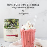 PlantFusion cucharada con porción de proteína Red Velvet lista para mezclar