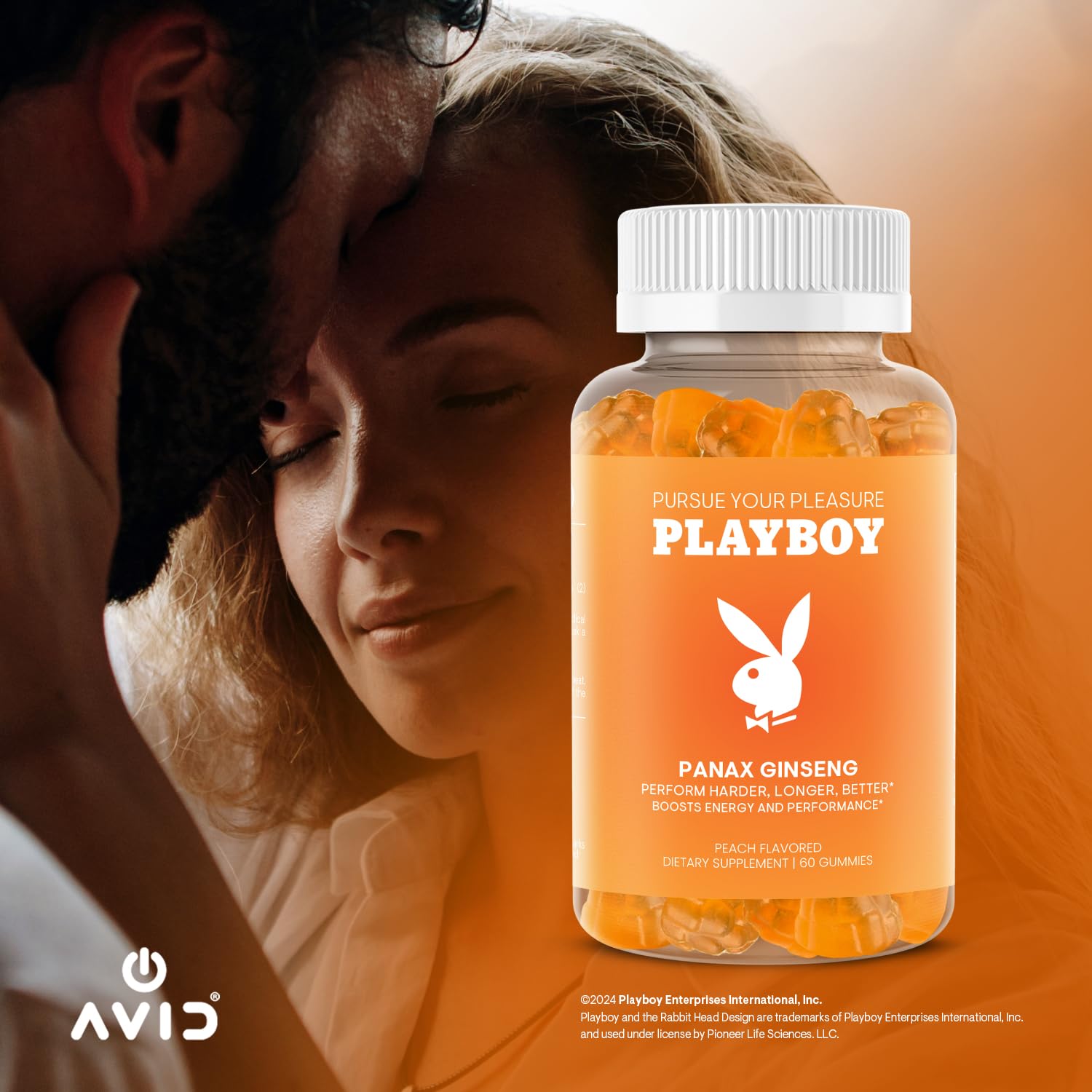 Avid Playboy frasco junto a taza en rutina matinal destacando conveniencia diaria