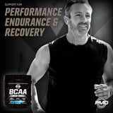 PMD vaso con bebida BCAA mezclada para energía durante entreno