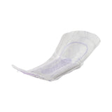 Poise protector colocado en ropa interior para día con ajuste seguro