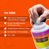 Precision Hydration tableta disolviéndose en vaso, demostrando preparación rápida y bebida lista