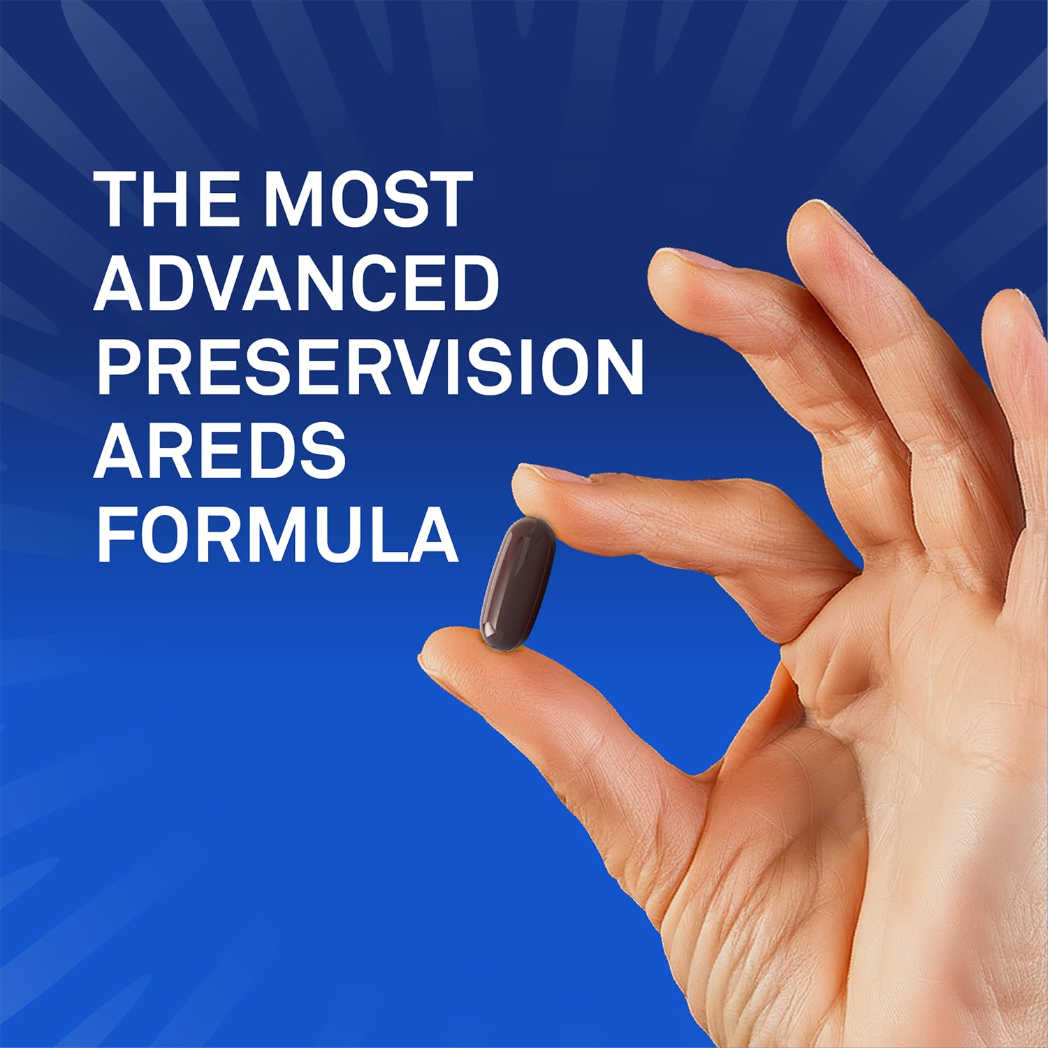 softgel PreserVision AREDS3 en mano para ilustrar tamaño y conveniencia diaria