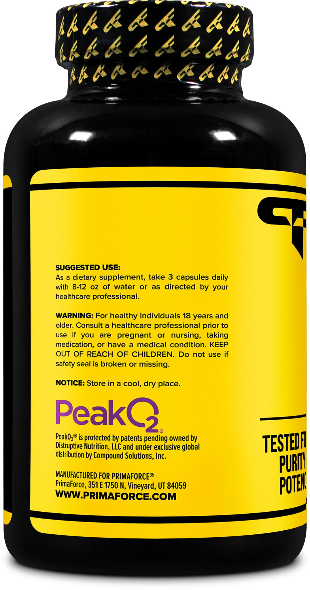 Atleta tomando Primaforce Peak O2 antes de entrenar para mejor resistencia