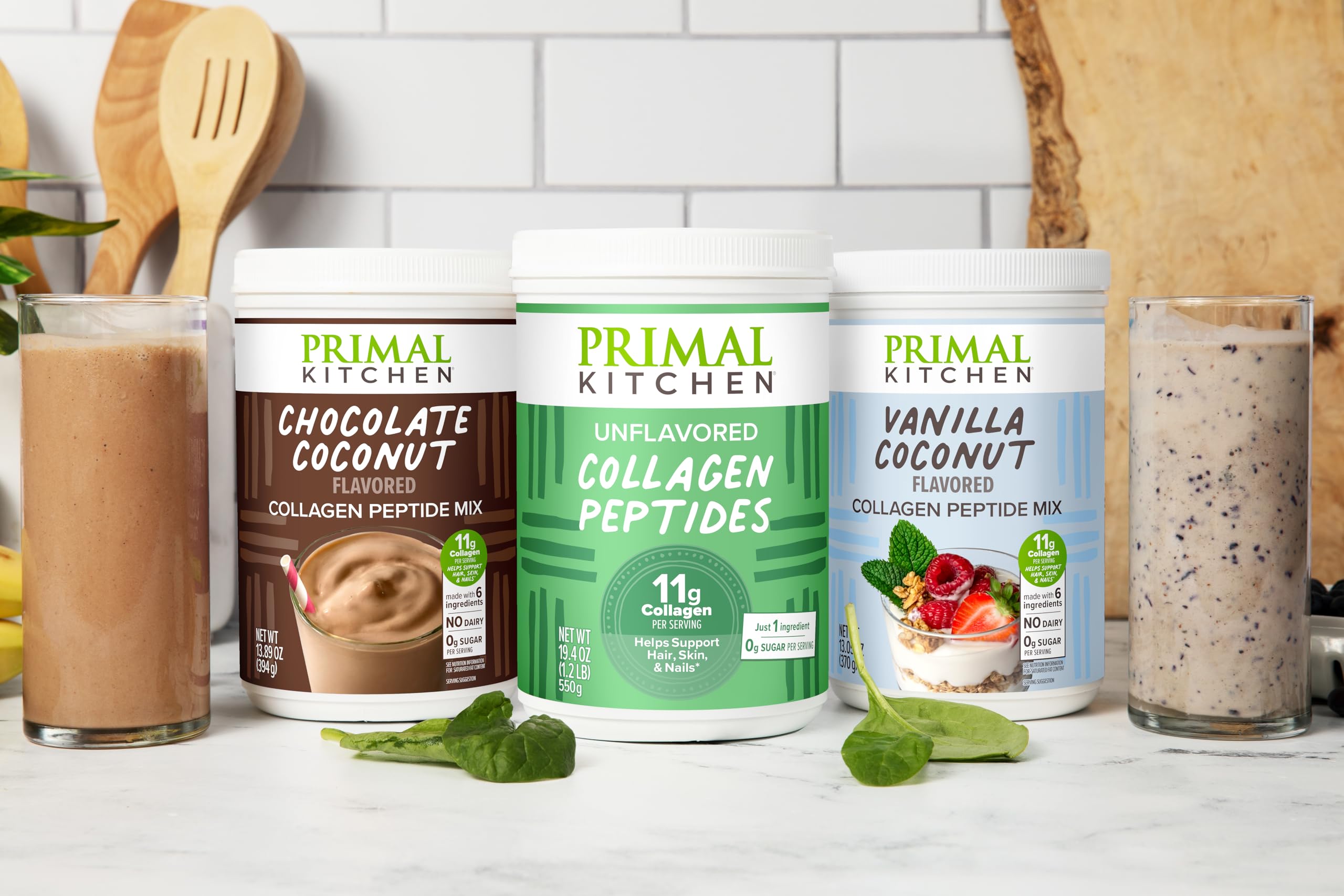 Primal Kitchen envase 20 oz junto a cuchara para comparar tamaño y porciones