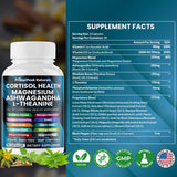 PrimalPeak Naturals cápsulas en mano humana mostrando tamaño y facilidad de ingestión