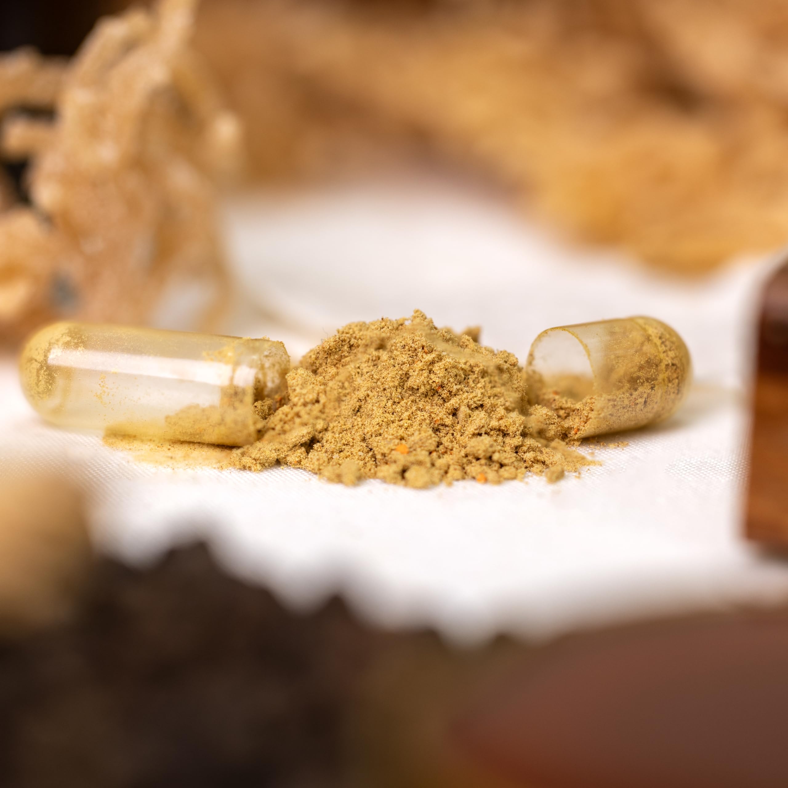 PRIME NATURAL cápsulas siendo tomadas con agua, conveniencia diaria