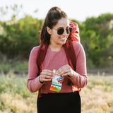 PROBAR gomitas Berry Blast en uso por corredor para energía portátil