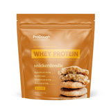 ProDough envase frontal sabor Snickerdoodle mostrando la marca y atractivo gourmet
