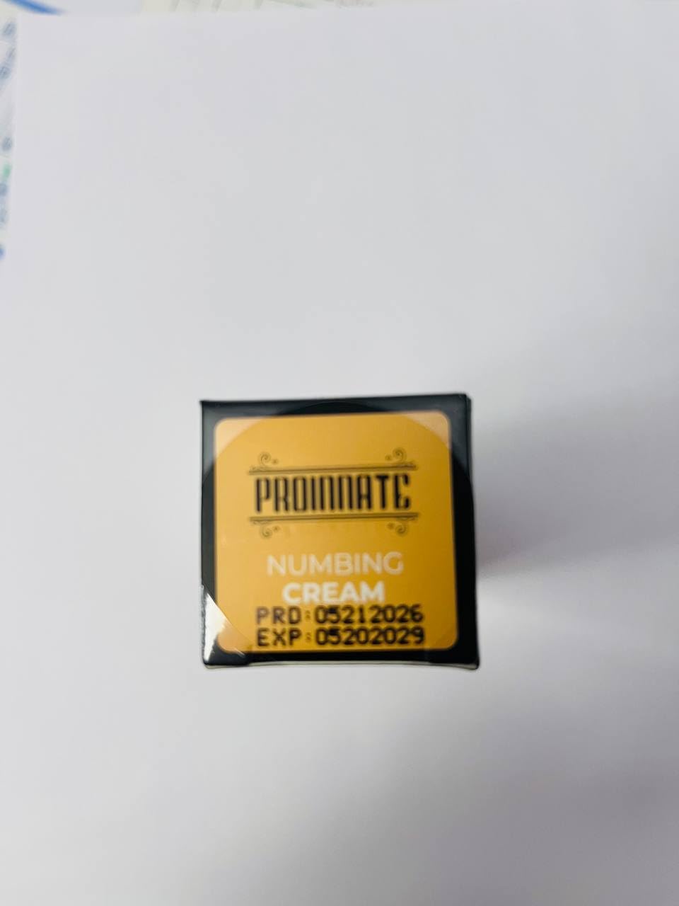Proinnate crema en escena lifestyle transmitiendo confort y calma