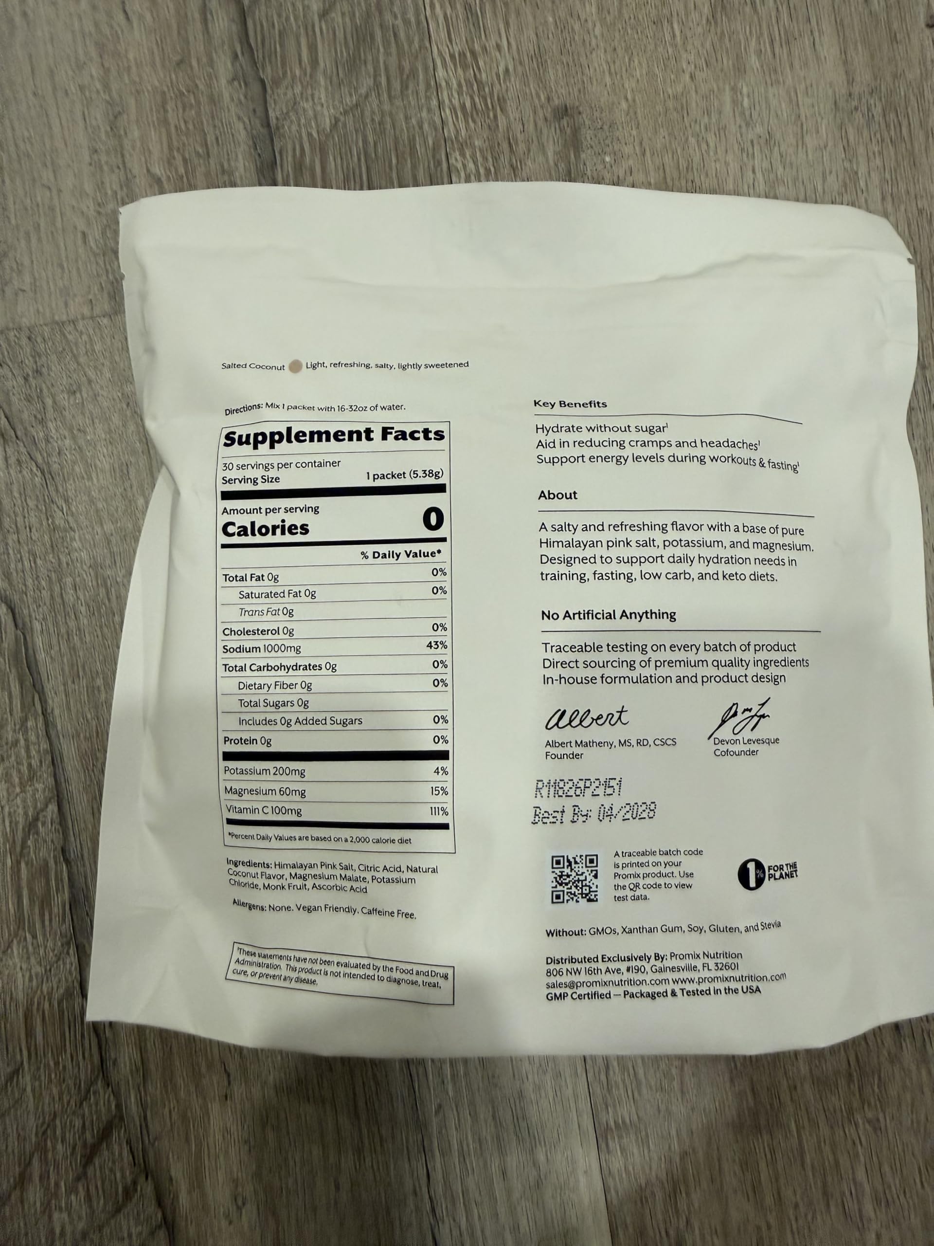 Ingredientes de ProMix sobre mesa resaltando origen norteamericano y pureza