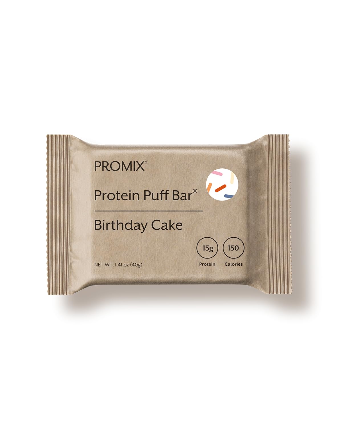 ProMix Nutrition barra Birthday Cake abierta, detalle de capas y malvavisco crujiente