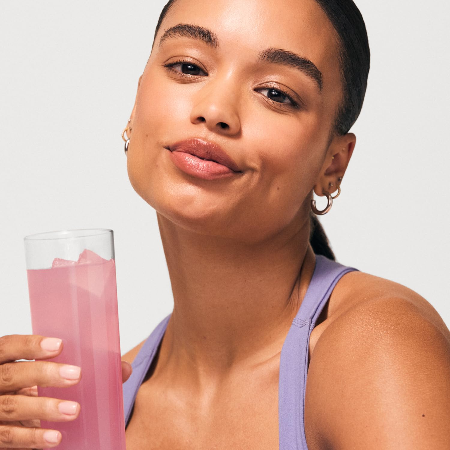 Proper Hydration siendo usado en un viaje para hidratación rápida y almacenamiento cómodo