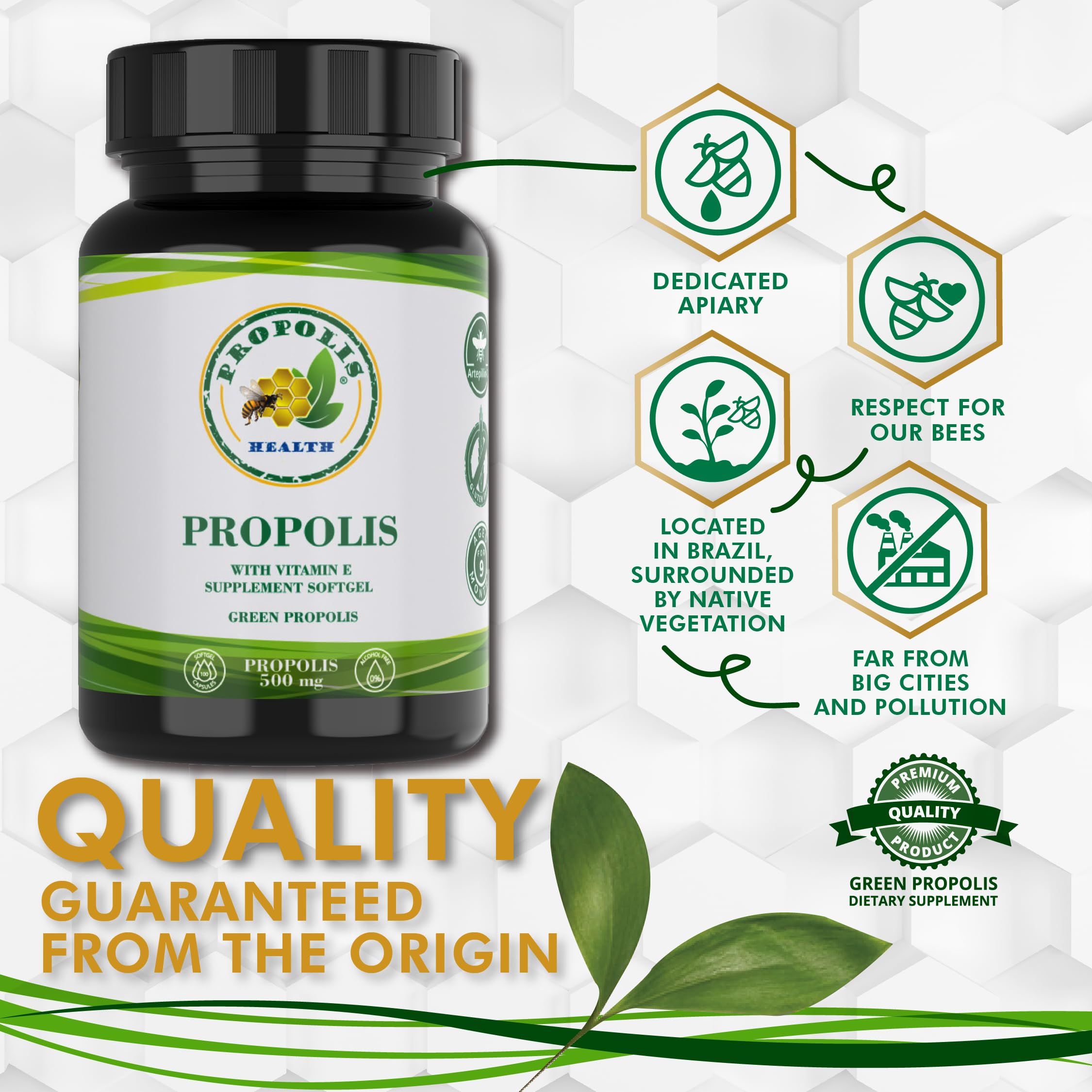 Propolis Health cápsula en mano para mostrar tamaño y facilidad