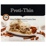 Proti-Thin barra junto a una mano para comparar tamaño y porción