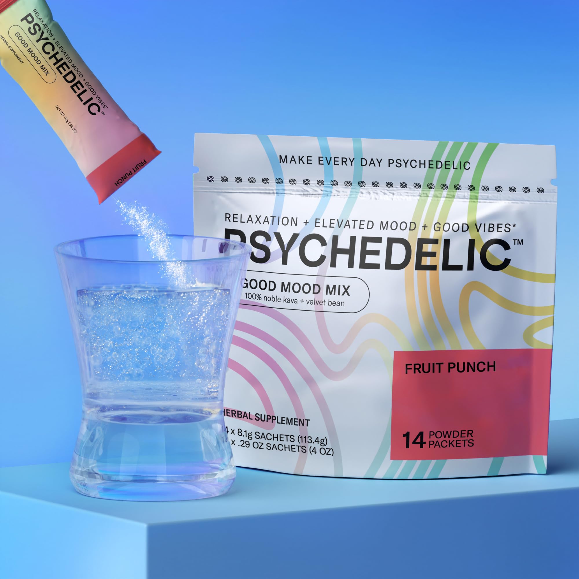 Psychedelic Water persona usando un sobre al aire libre, portabilidad práctica