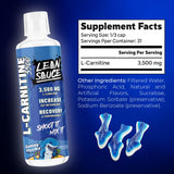 Pump Sauce comparación de tamaño del envase junto a una mano
