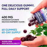 PURA WEX NUTRITION gomitas en mano para mostrar tamaño práctico y porción diaria