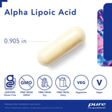 Cápsula de Pure Encapsulations en mano para apreciar escala y dosis conveniente