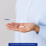 Pure Encapsulations cápsulas en mano para comparar tamaño y dosificación práctica