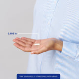Pure Encapsulations cápsulas en mano para comparar tamaño y dosis