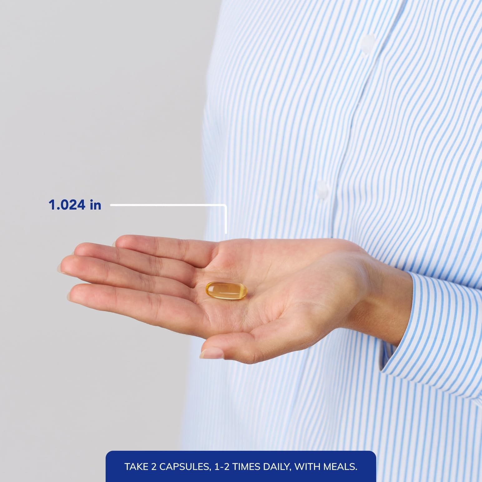 Pure Encapsulations cápsula en mano mostrando tamaño y facilidad de deglución