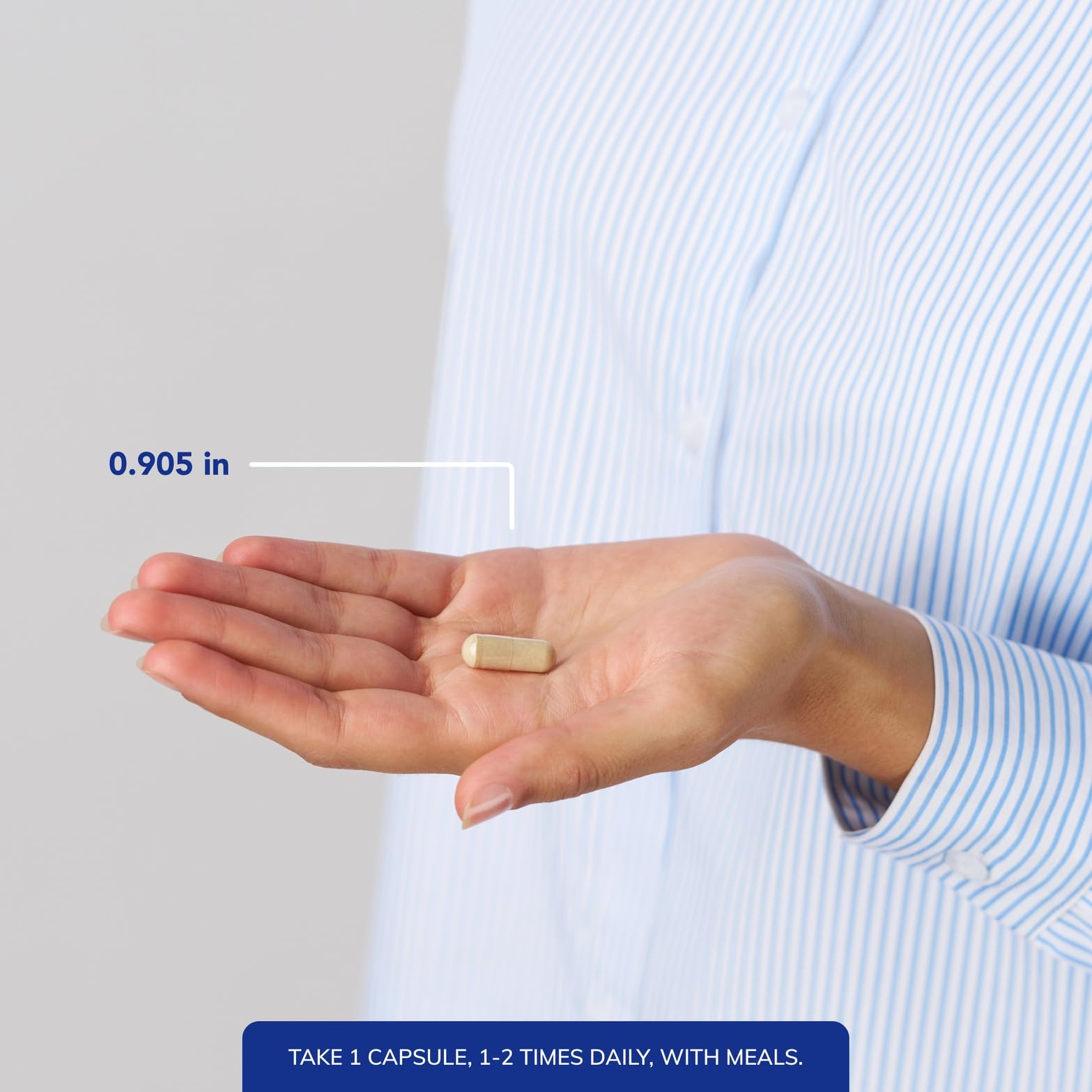Pure Encapsulations cápsula en mano para comparar escala y facilidad de toma
