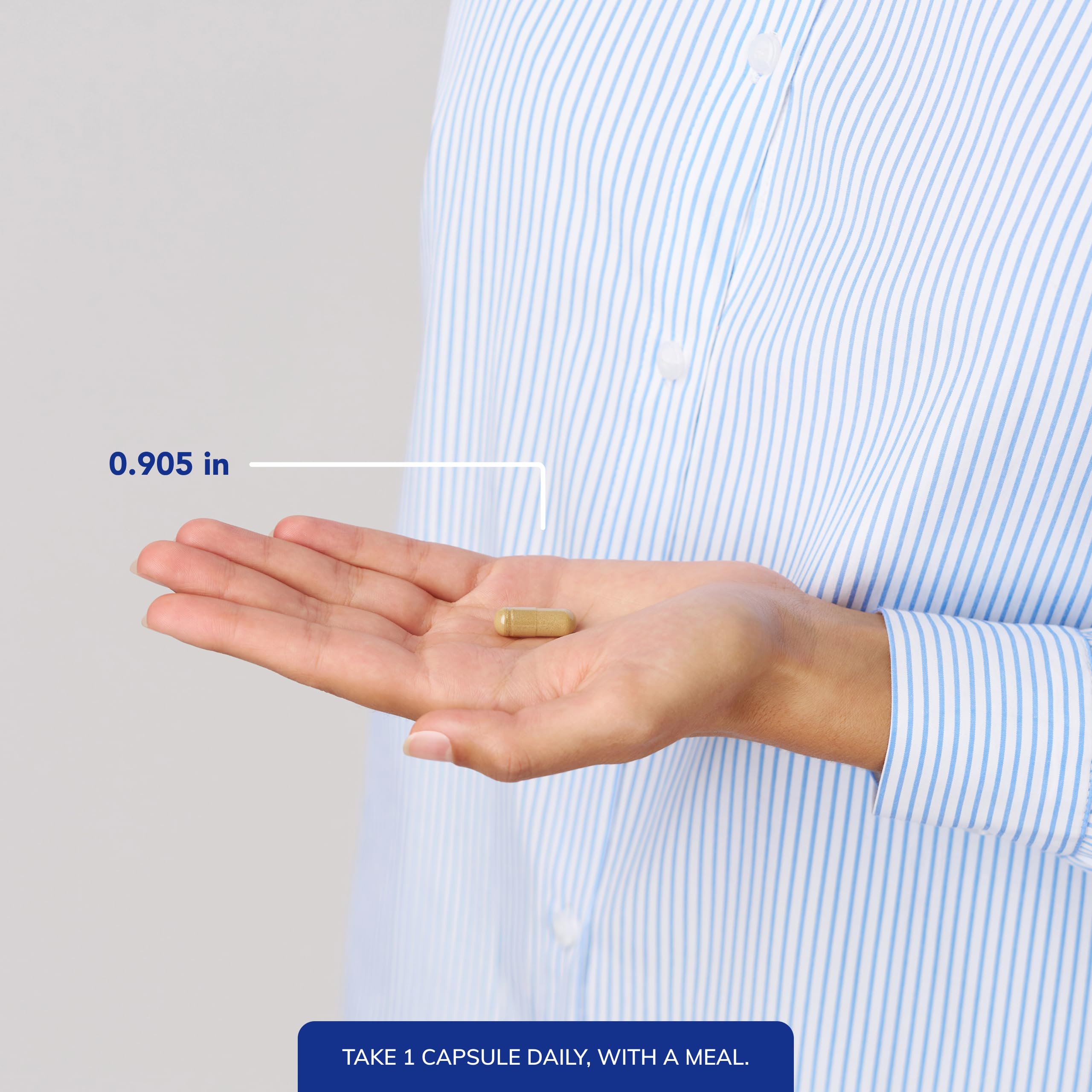 Pure Encapsulations cápsulas en mano para comparar tamaño y dosificación cómoda