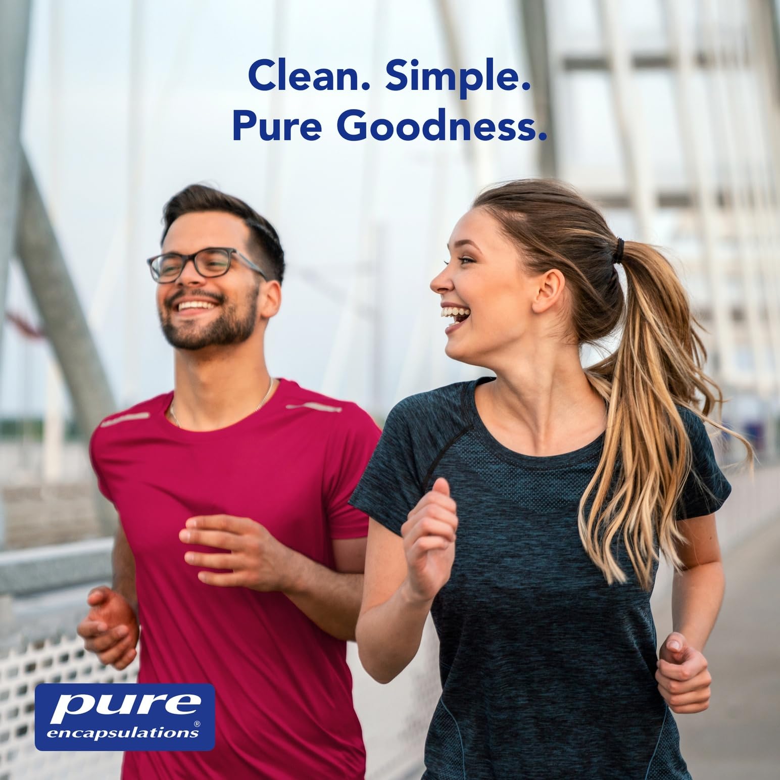 Pure Encapsulations estilo de vida saludable con el envase en una cocina luminosa