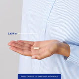 Pure Encapsulations frasco en manos de adulto listo para uso diario